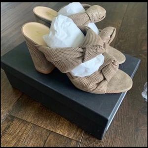 Chelsey Comfort nude double knot